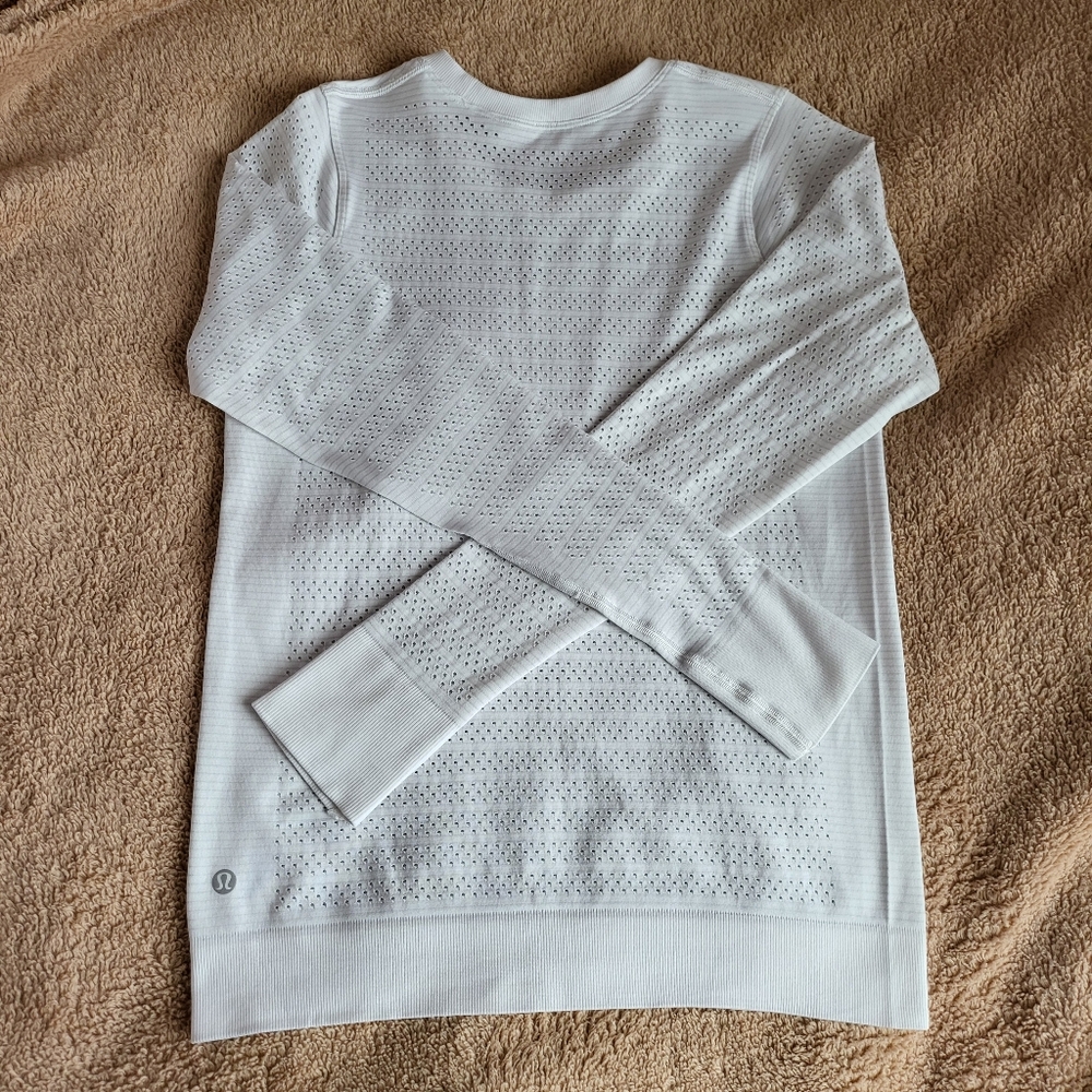 Lululemon Breeze By White Perforated Long Sleeve, sz. 4